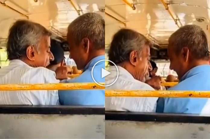 Viral Video: 2 passenger fighting for seat