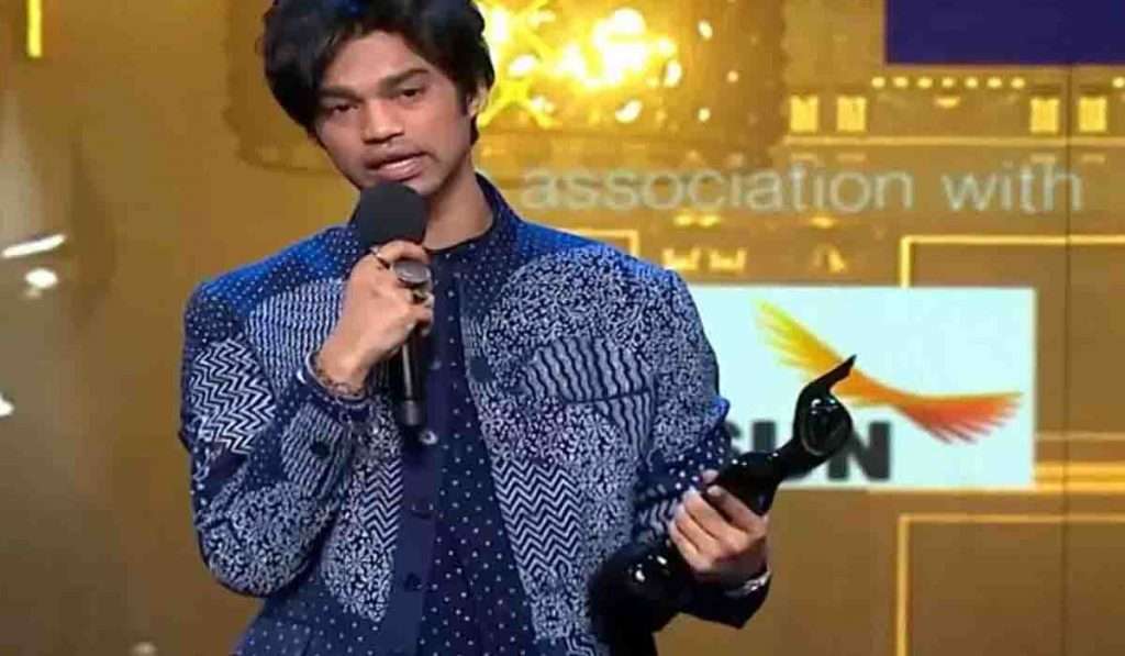 इरफान खानचा मुलगा बाबिलनं ‘आयफा 2023’ पुरस्कारावर कोरलं नाव