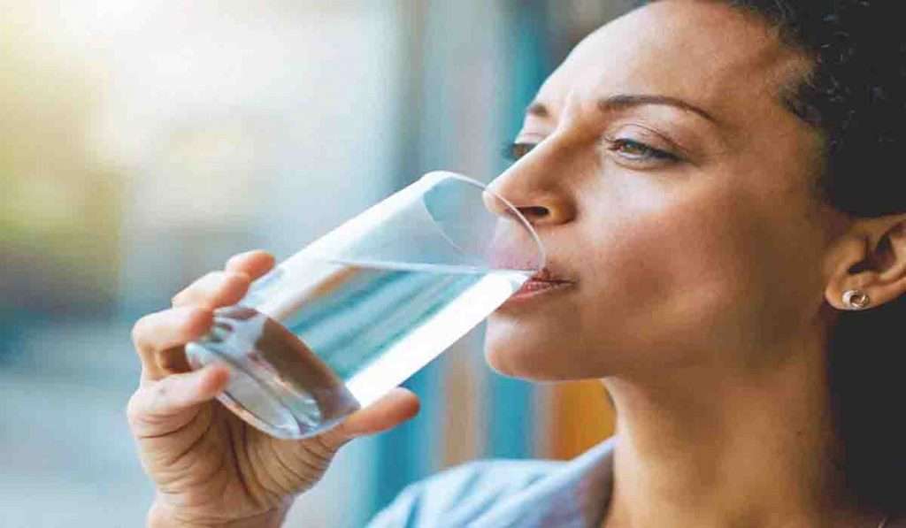 अंशपोटी पाणी पिणे आरोग्यासाठी फायदेशीर