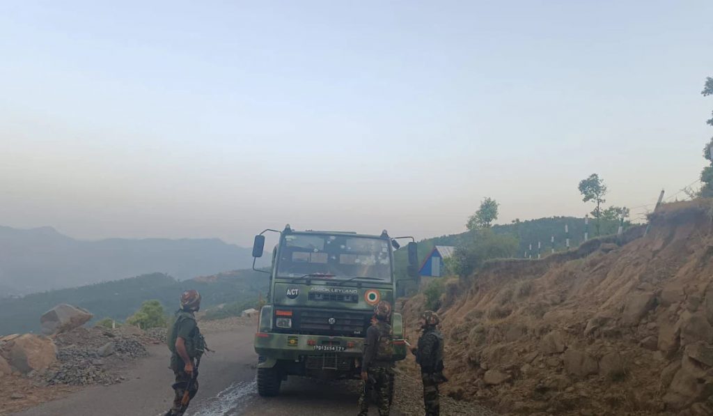 जम्मू काश्मीरमध्ये दहशतवादी हल्ला, ५ जवान जखमी तर एक शहीद